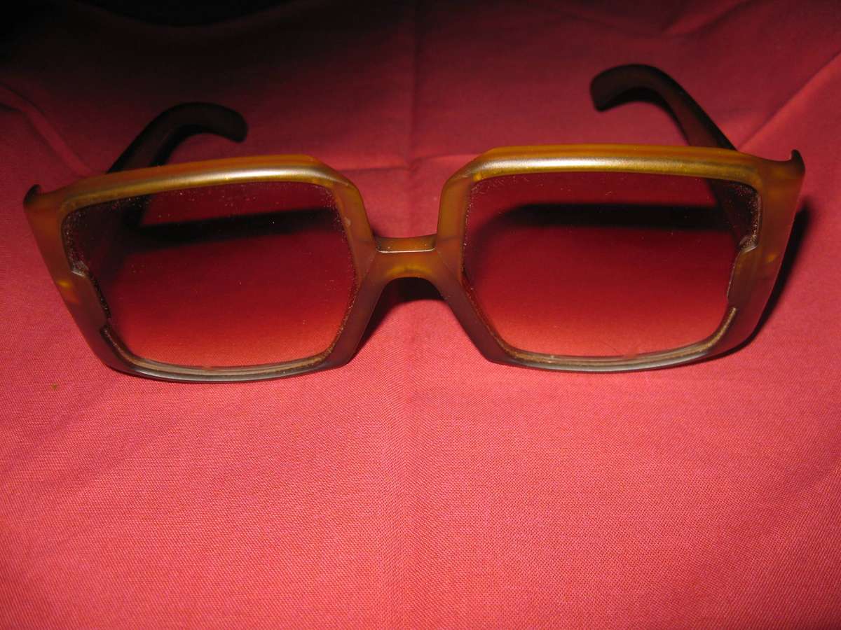 Christian Dior vintage oversized ladies sunglasses with pouch