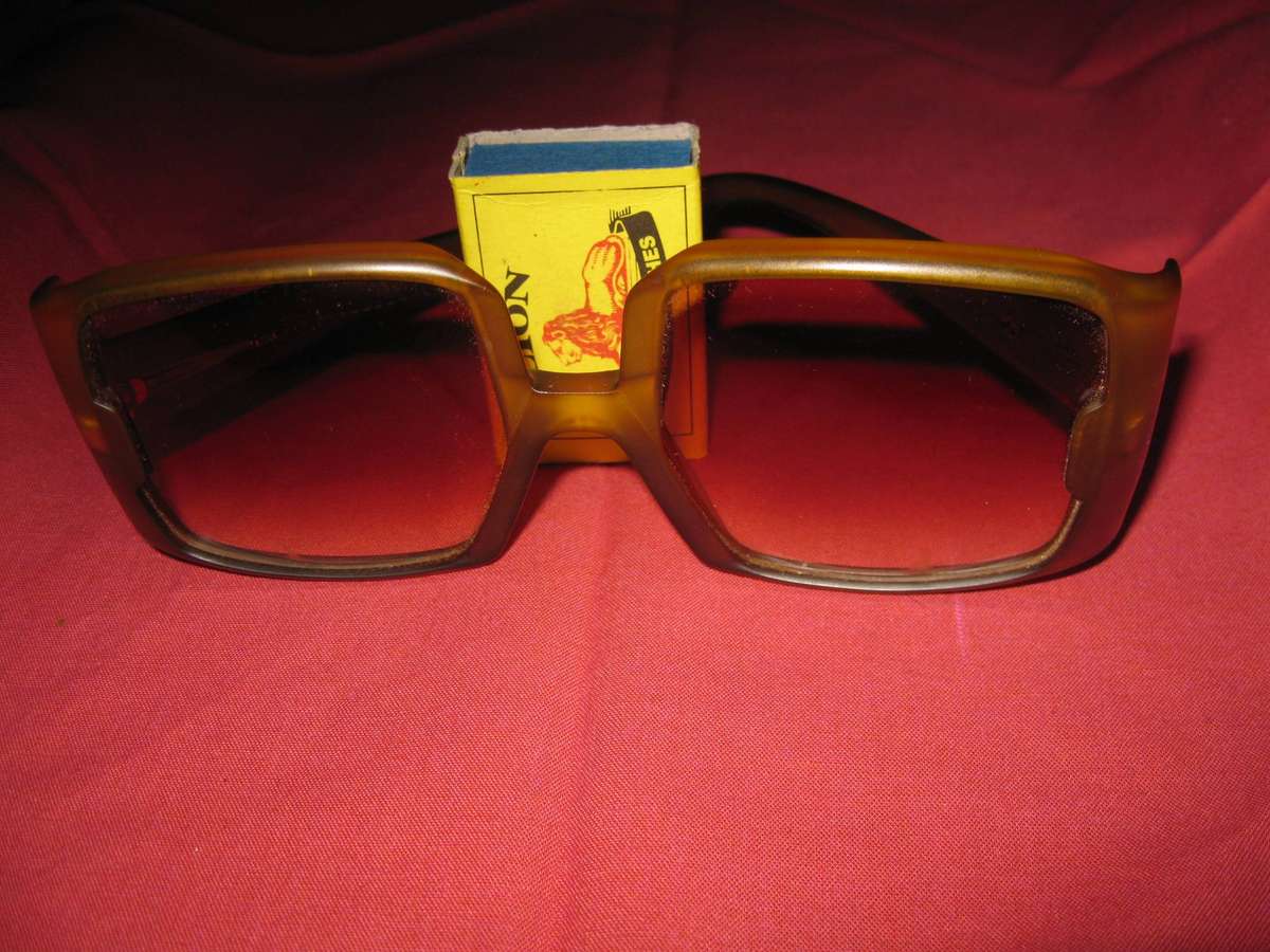 Christian Dior vintage oversized ladies sunglasses with pouch