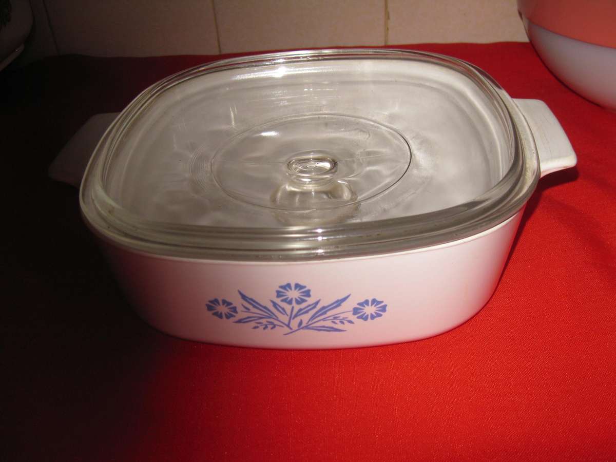 Corning Ware 8 piece blue cornflower set