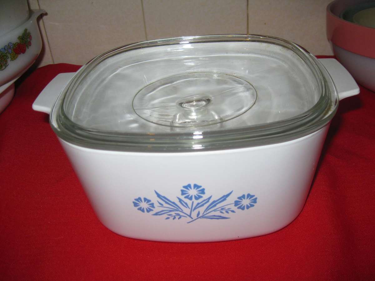 Corning Ware 8 piece blue cornflower set