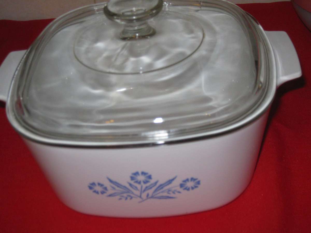 Corning Ware 8 piece blue cornflower set