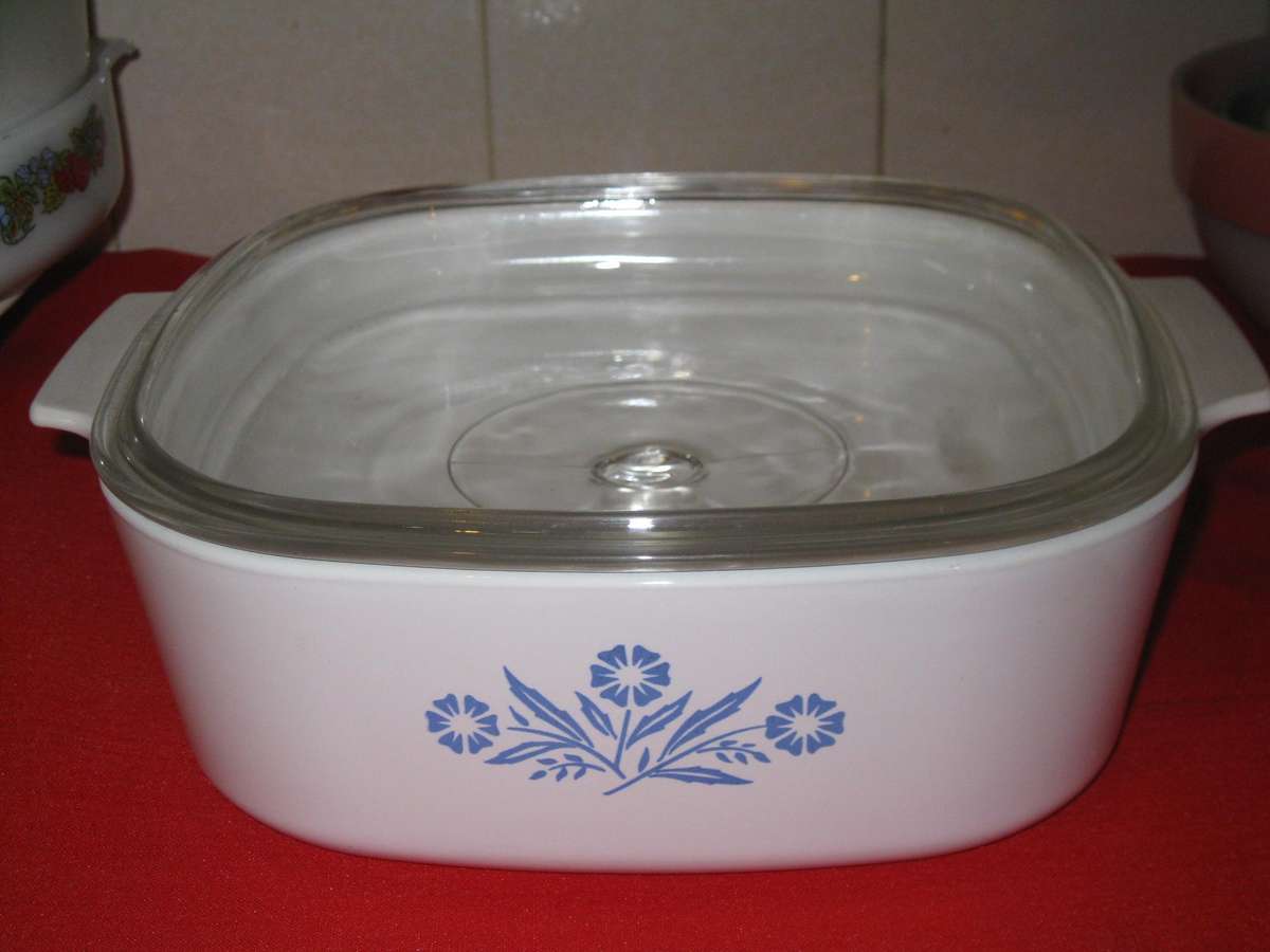 Corning Ware 8 piece blue cornflower set