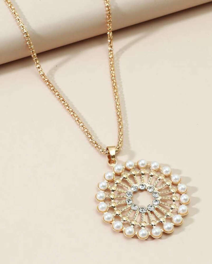 Long length pendant necklace