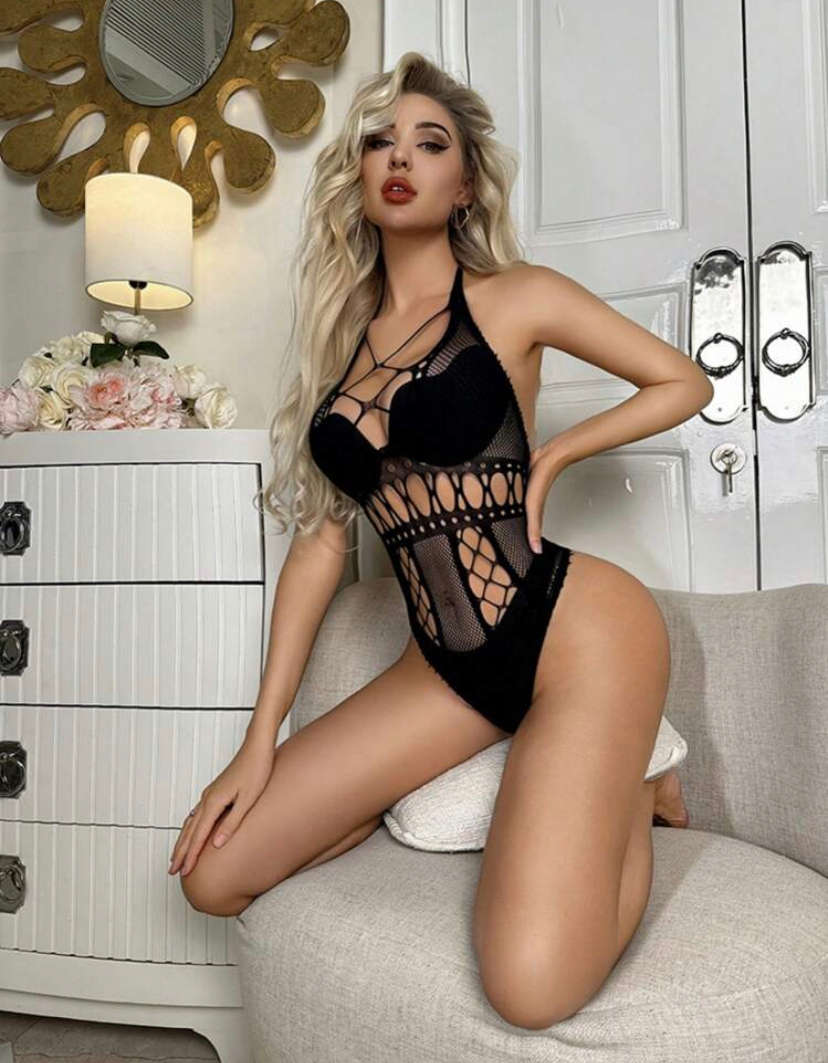 Gorgeous black lace bodycon