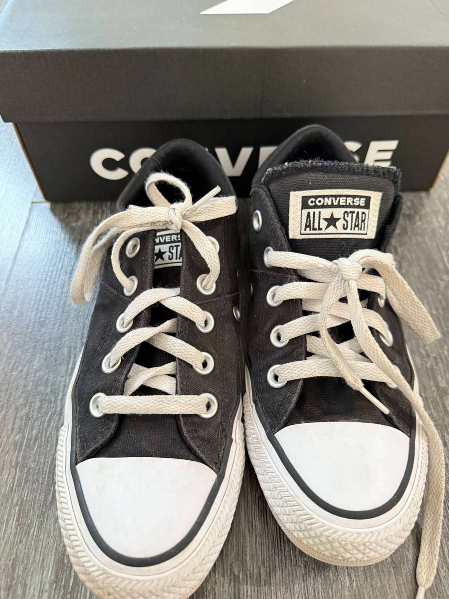 Converse Takkie on special