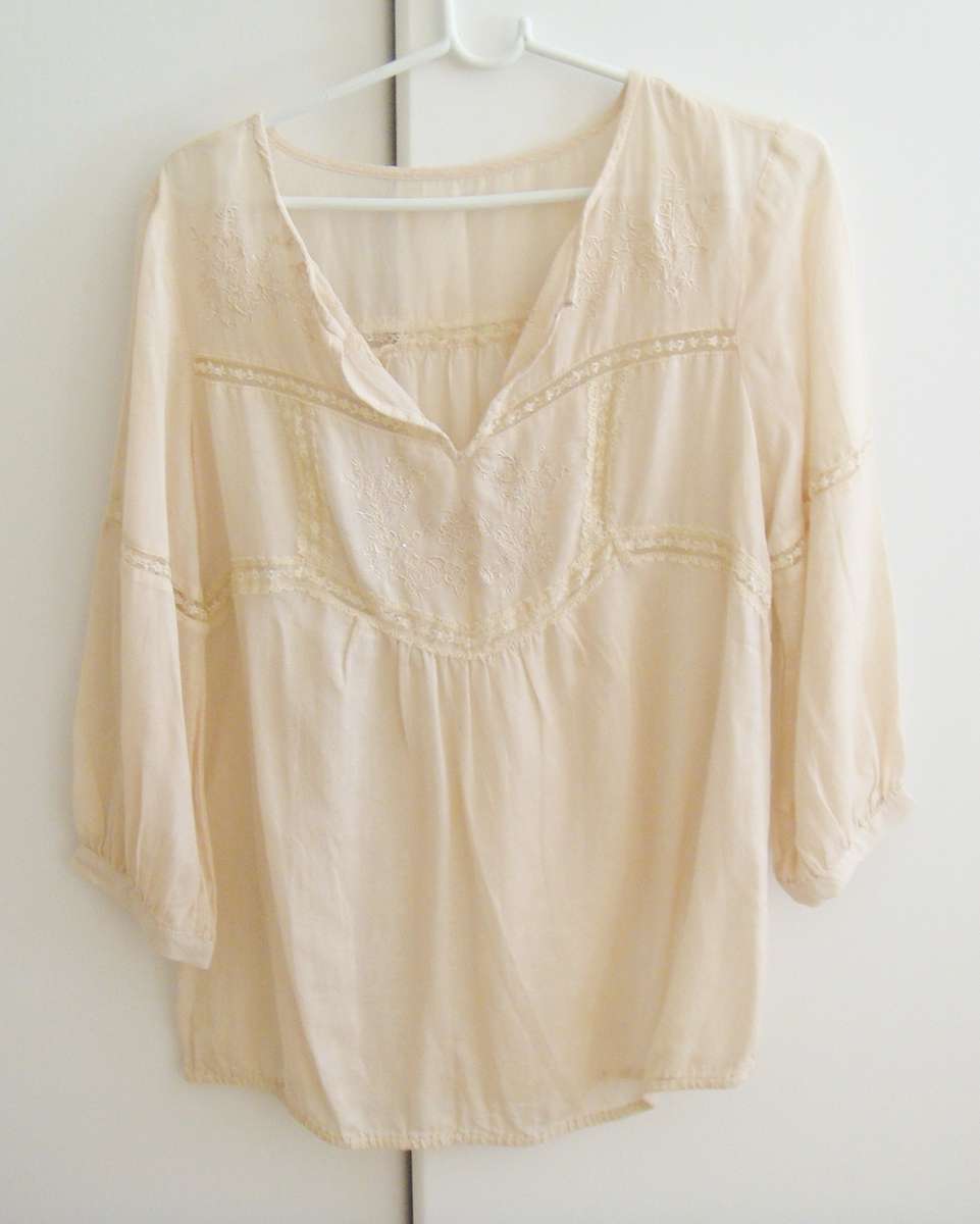 Ladies   Blouse  -   Size  medium -   Beautiful  cream/beige   -  BRAND NEW