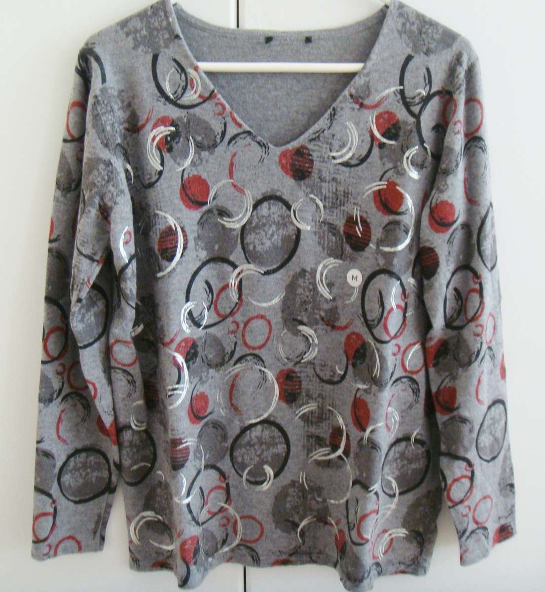 BEAUTIFUL  Ladies   Jersey  -   Size  medium -   Beautiful  GREY