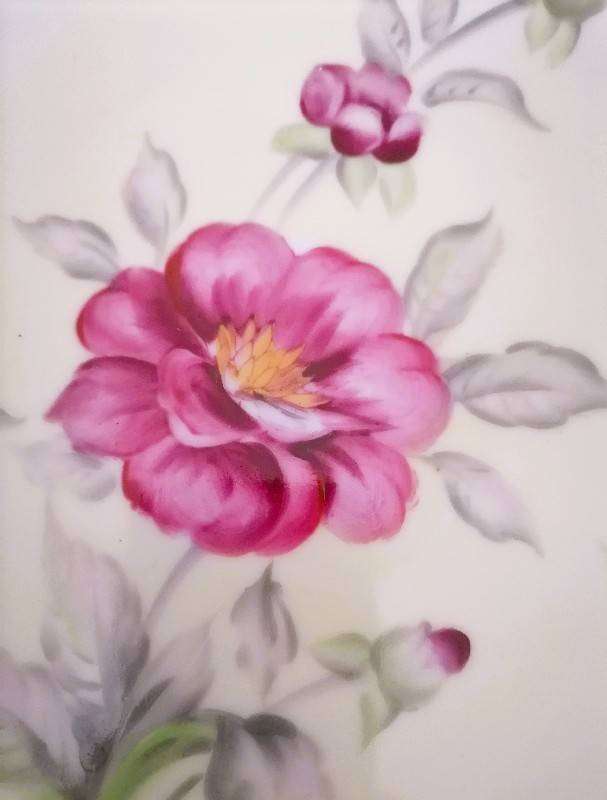HAND-PAINTED FLORAL PLATE 'KINGSWAY' SIZE: 25 CM
