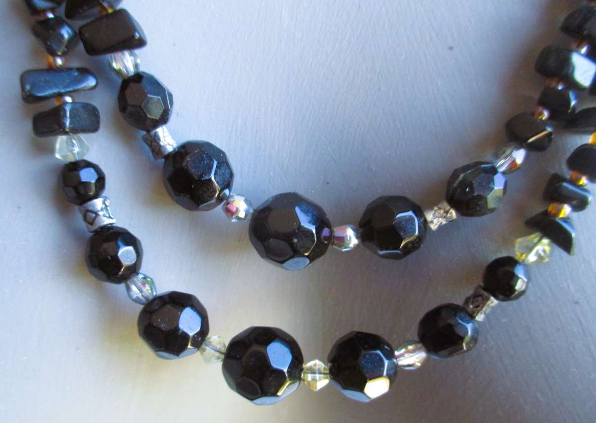 Vintage black and clear bead necklace. 50cm