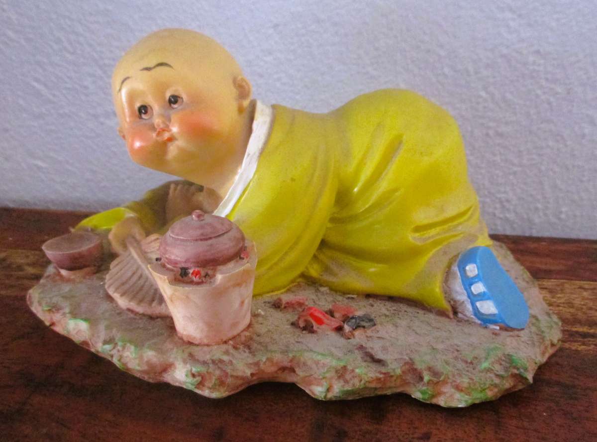 Vintage Shaolin Baby Monk Resin Figurene making a fire. Very Collectable. 140x100mm