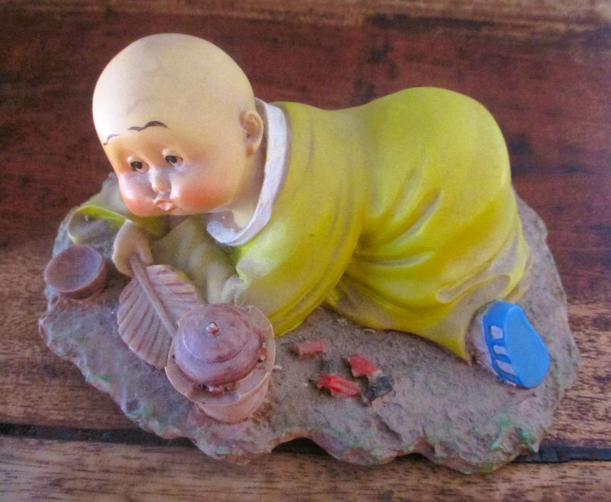 Vintage Shaolin Baby Monk Resin Figurene making a fire. Very Collectable. 140x100mm