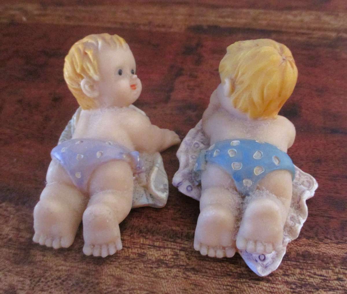 2x Vintage Baby crawling - Polyresin Collection - Hand Crafted / Hand Painted figurene 70x40mm each