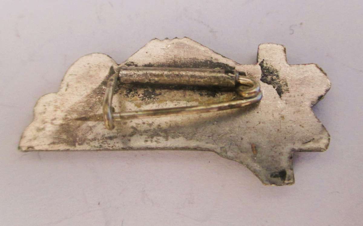 Vintage Souvenir Chinese Mountain Hiking or Climbing Hat Pin