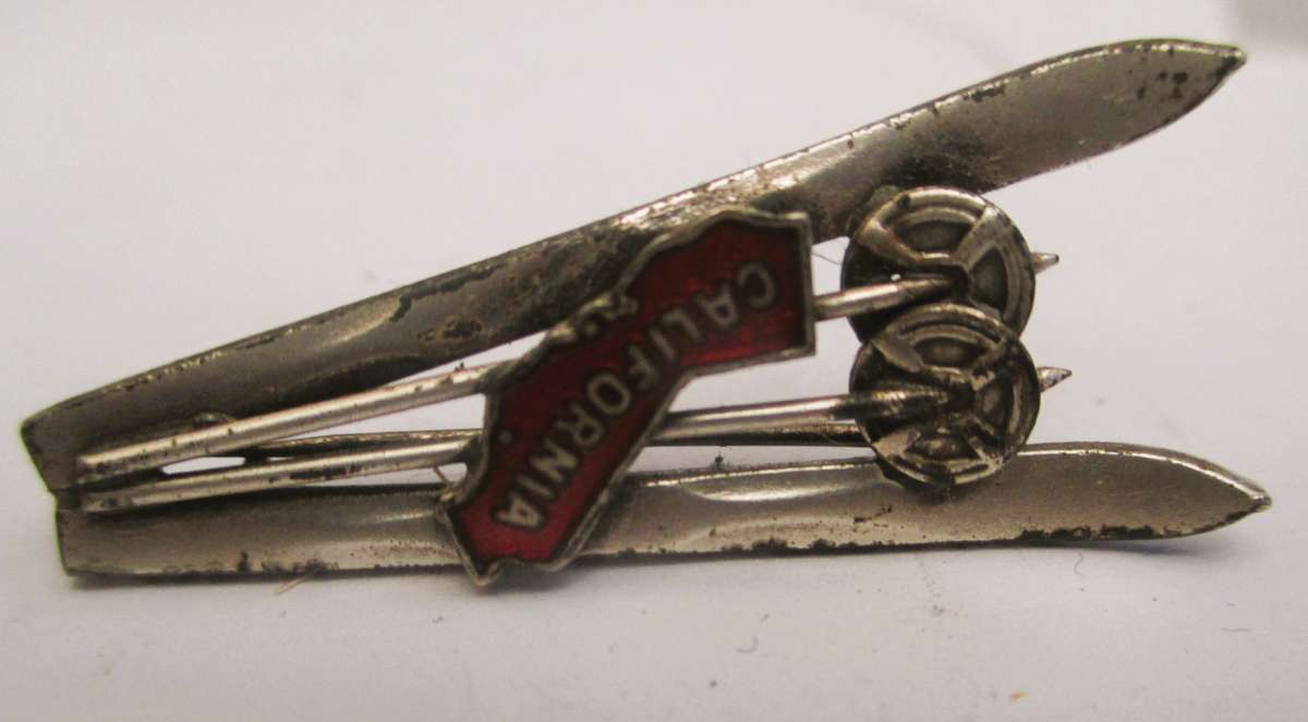 Vintage California Mountaineering Ski Hat Enamel Souvenir Pin