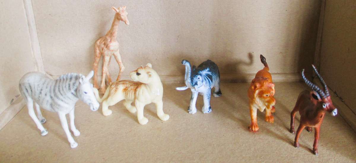 Lot of Vtg Plastic Farm Safari Zoo Animals. Scale as per photo.