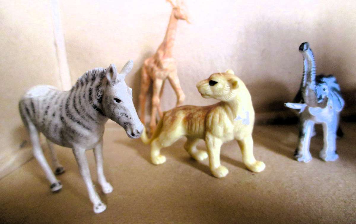 Lot of Vtg Plastic Farm Safari Zoo Animals. Scale as per photo.