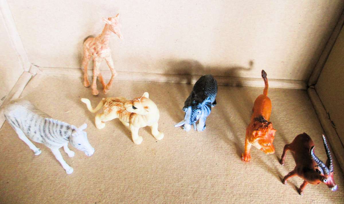 Lot of Vtg Plastic Farm Safari Zoo Animals. Scale as per photo.