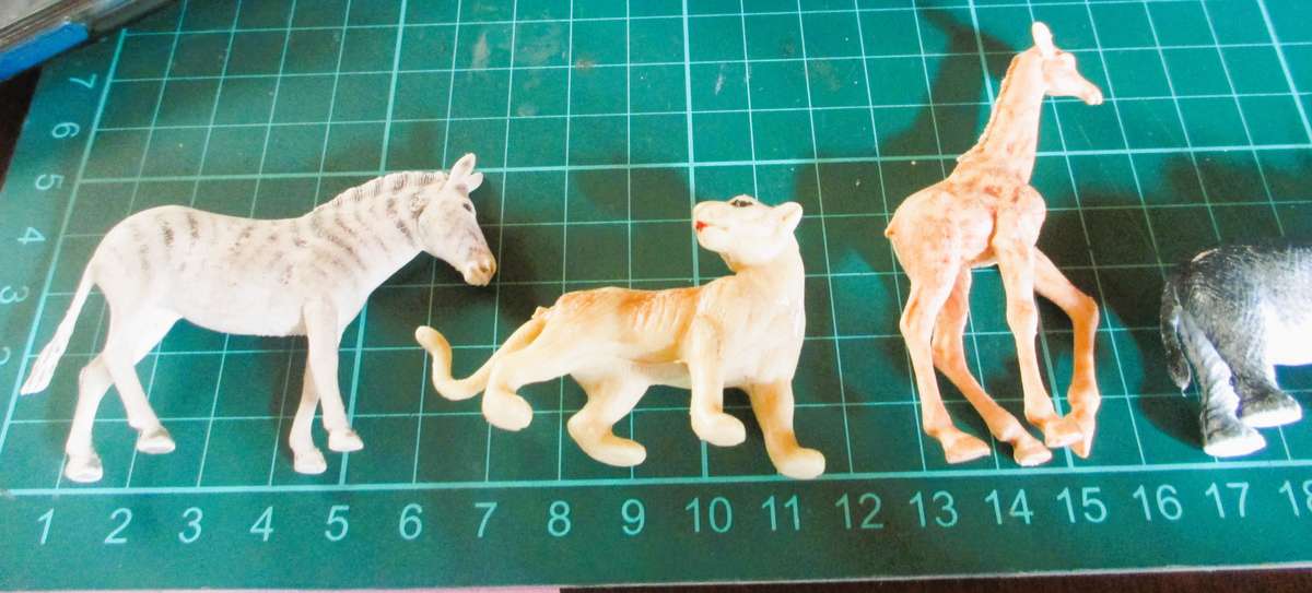 Lot of Vtg Plastic Farm Safari Zoo Animals. Scale as per photo.