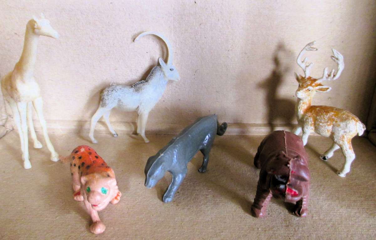 Lot of Vtg Plastic Farm Safari Zoo Animals. Scale as per photo.