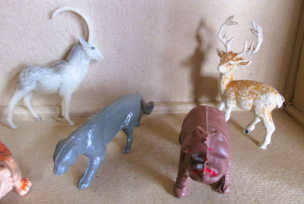 Lot of Vtg Plastic Farm Safari Zoo Animals. Scale as per photo.