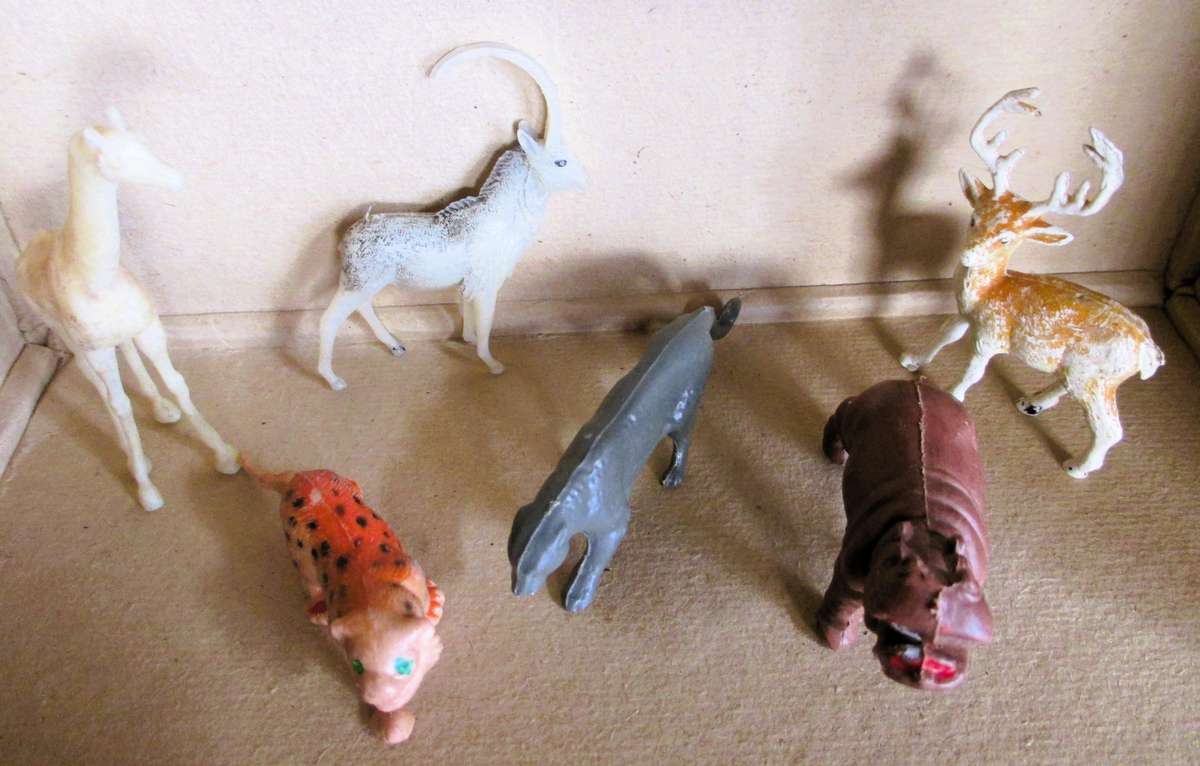 Lot of Vtg Plastic Farm Safari Zoo Animals. Scale as per photo.