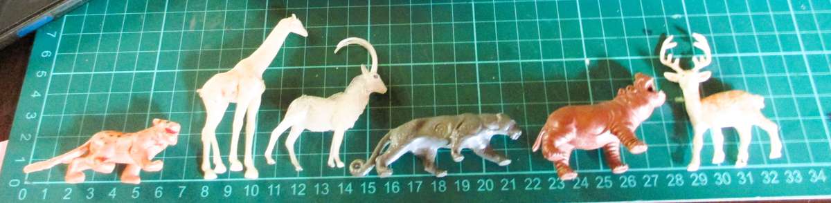 Lot of Vtg Plastic Farm Safari Zoo Animals. Scale as per photo.