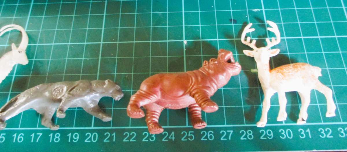 Lot of Vtg Plastic Farm Safari Zoo Animals. Scale as per photo.