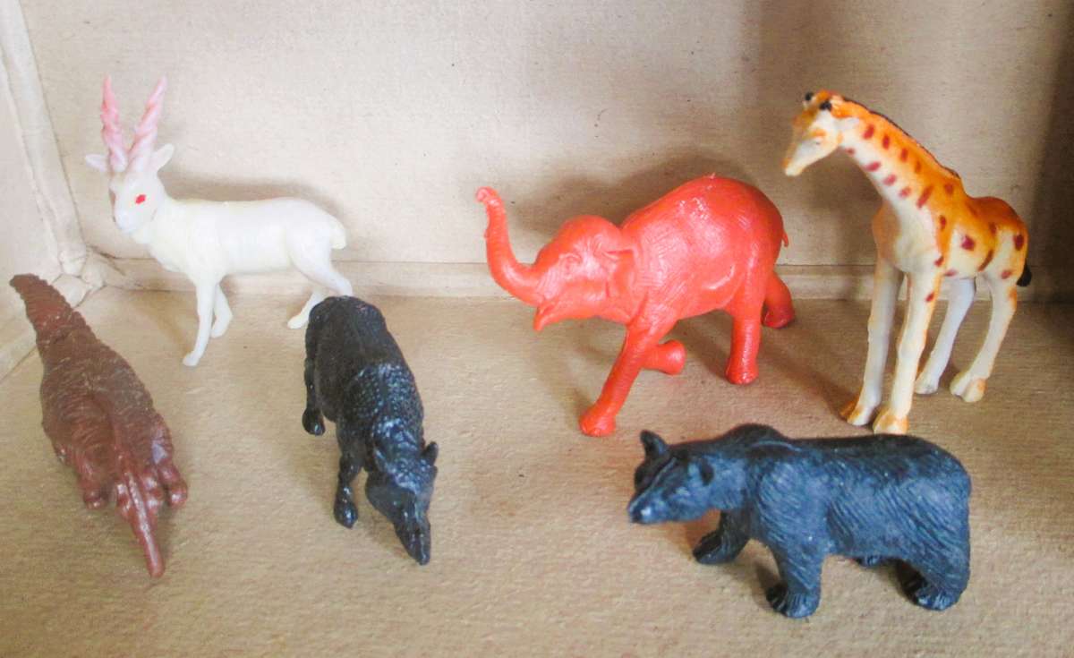 Lot of Vtg Plastic Farm Safari Zoo Animals. Scale as per photo.