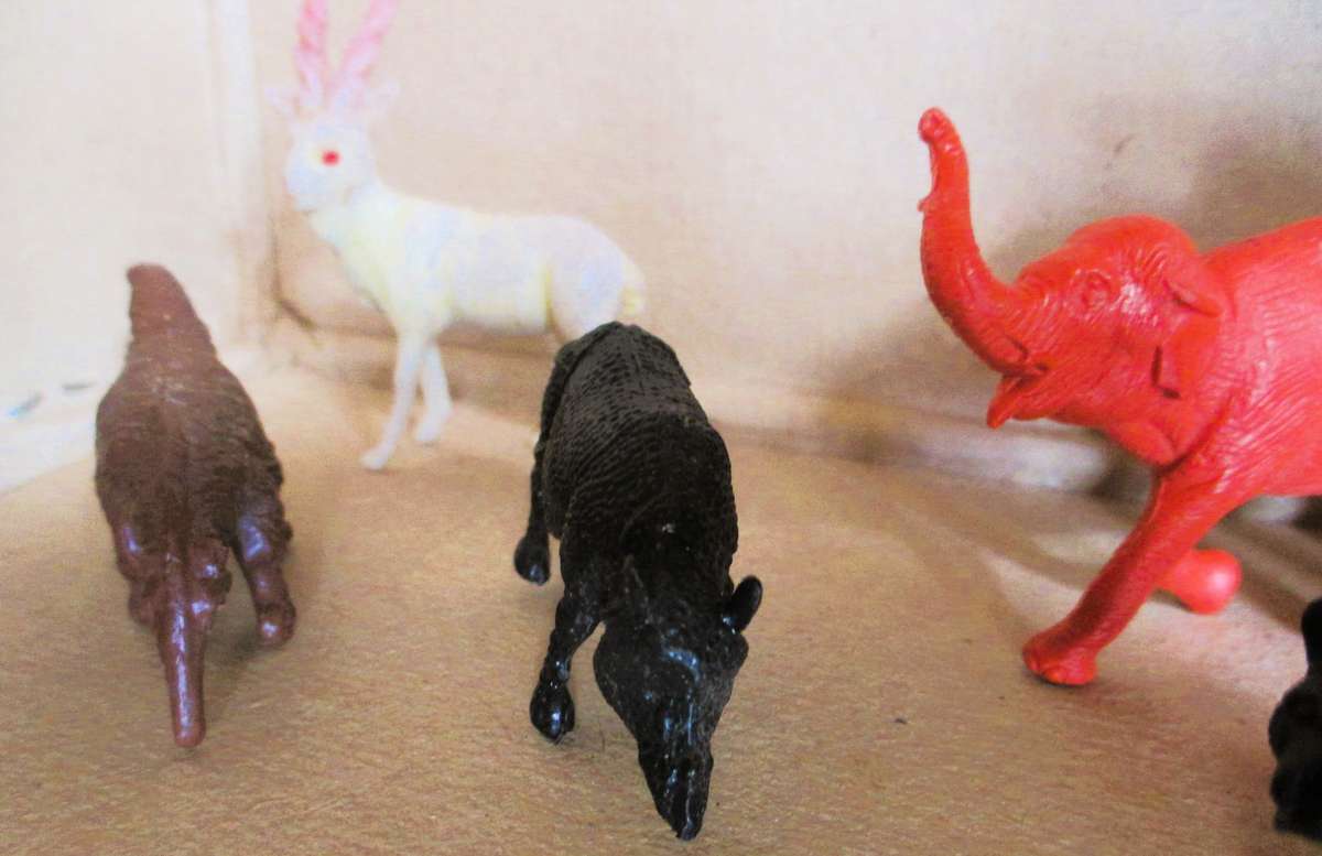 Lot of Vtg Plastic Farm Safari Zoo Animals. Scale as per photo.