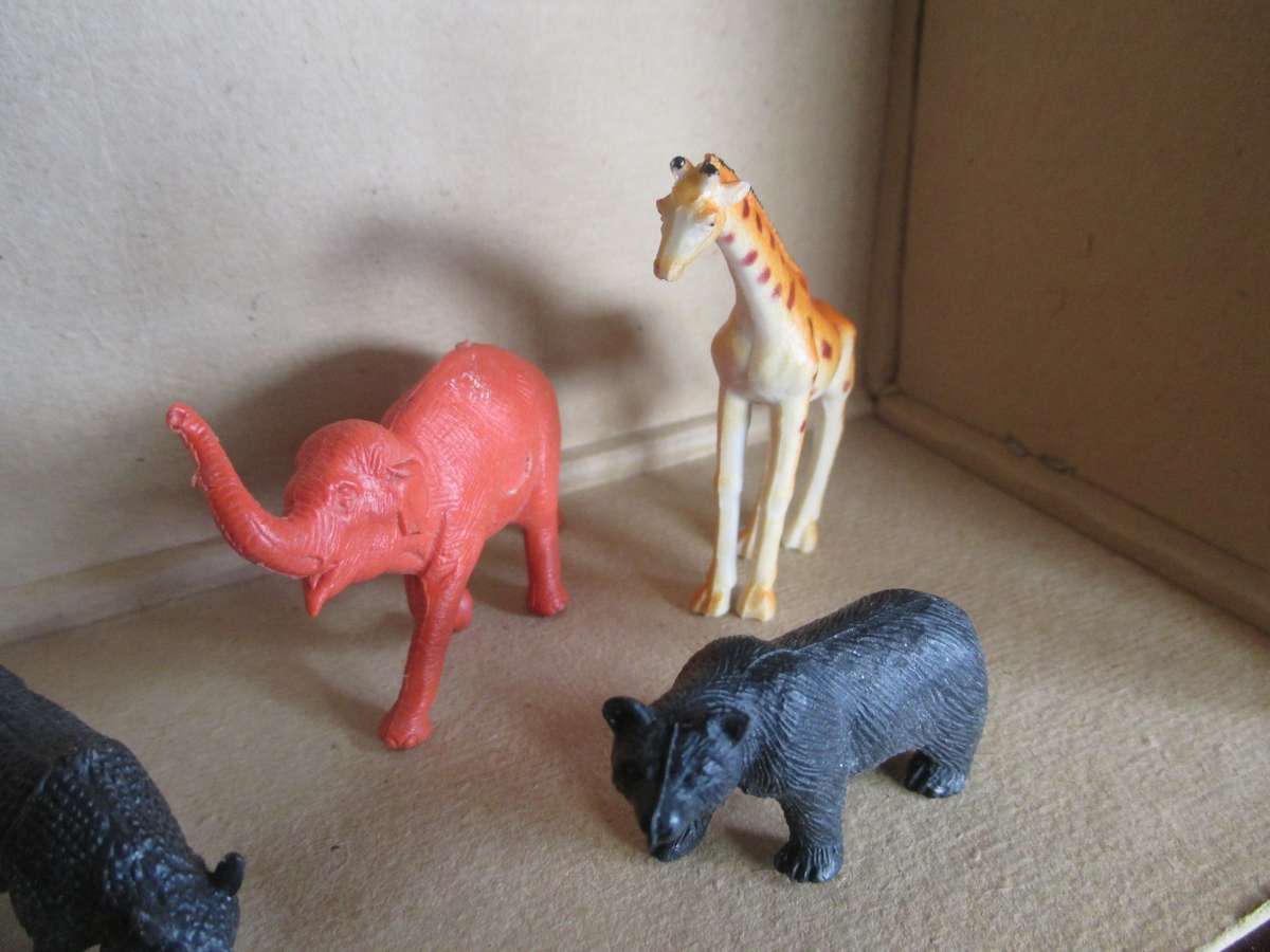 Lot of Vtg Plastic Farm Safari Zoo Animals. Scale as per photo.