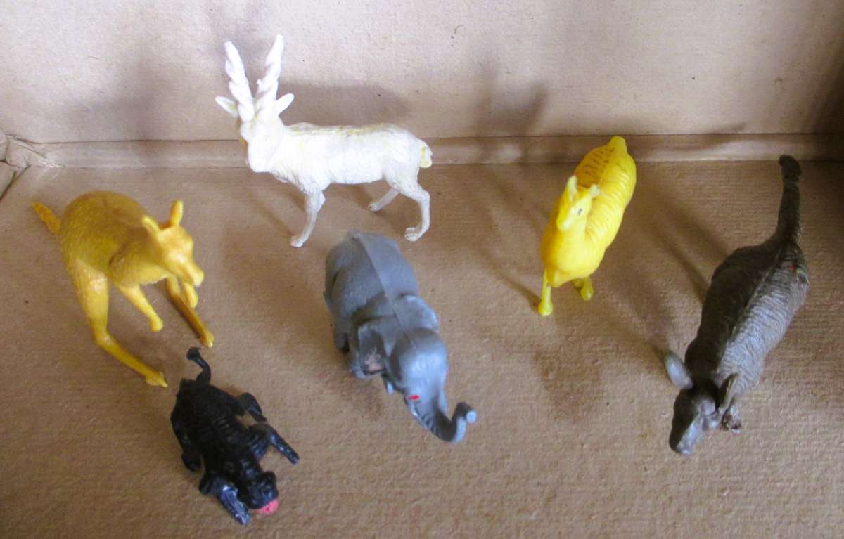Lot of Vtg Plastic Farm Safari Zoo Animals. Scale as per photo.