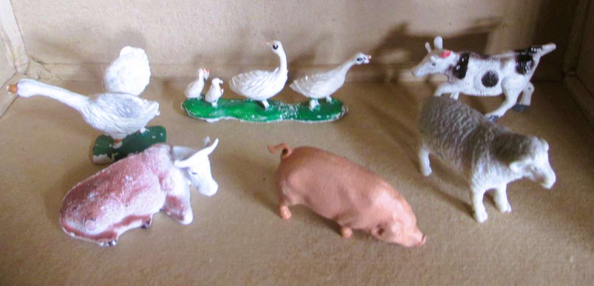 Lot of Vtg Plastic Farm Animals. Scale as per photo.