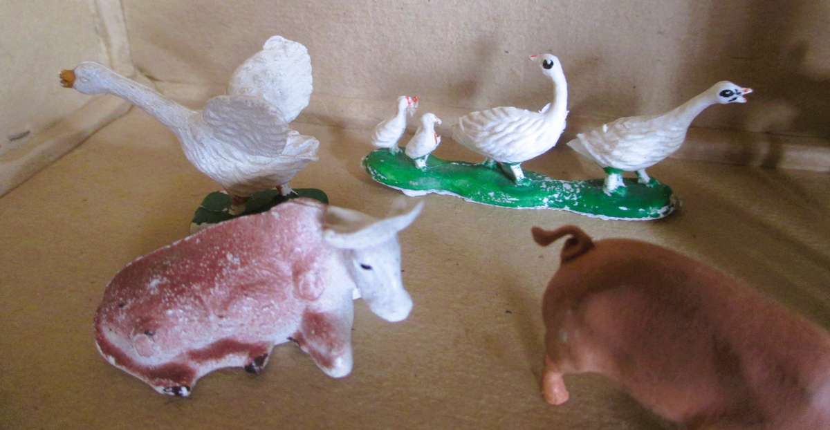 Lot of Vtg Plastic Farm Animals. Scale as per photo.