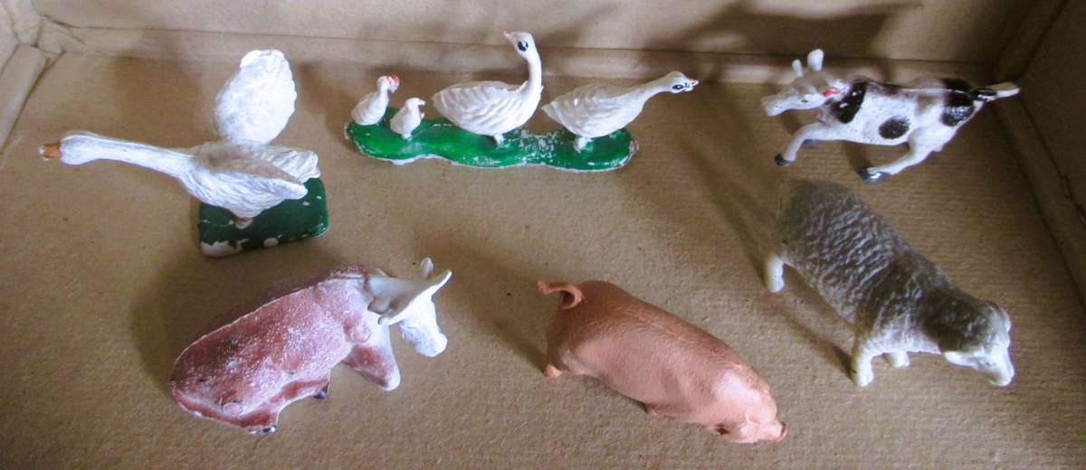 Lot of Vtg Plastic Farm Animals. Scale as per photo.