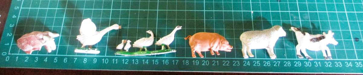 Lot of Vtg Plastic Farm Animals. Scale as per photo.