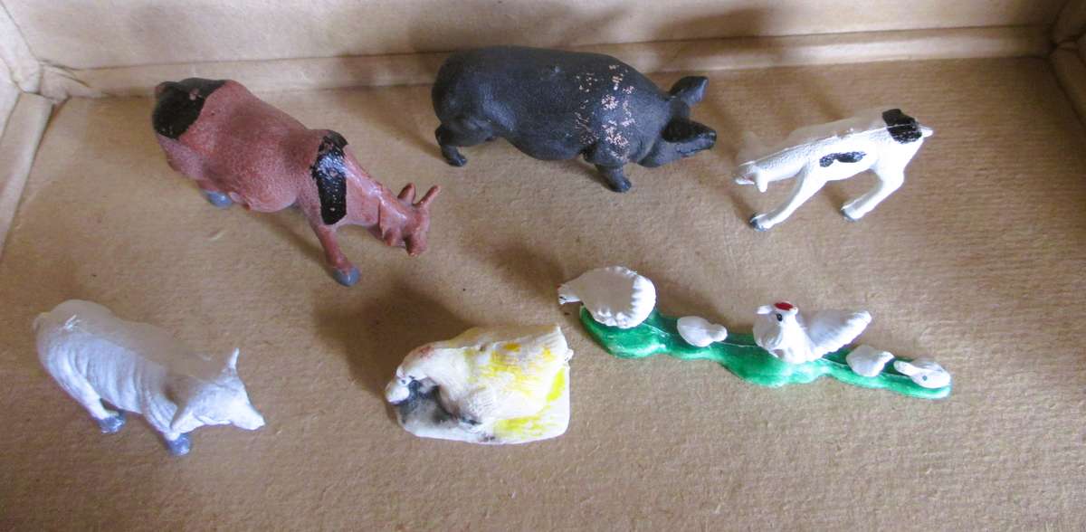 Lot of Vtg Plastic Farm Animals. Scale as per photo.