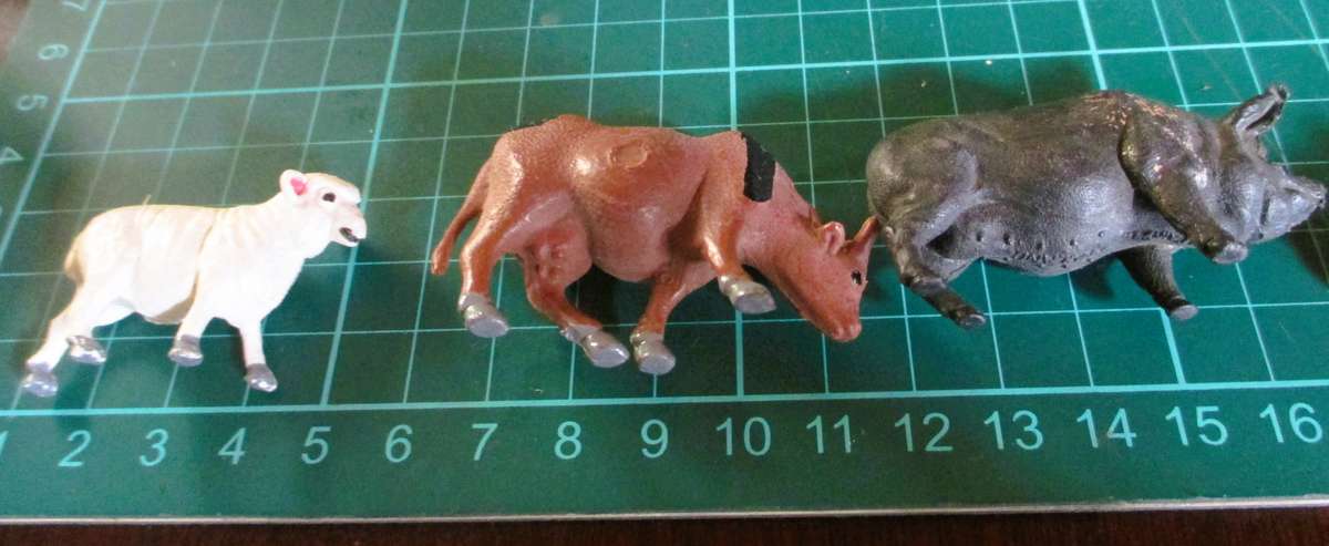 Lot of Vtg Plastic Farm Animals. Scale as per photo.