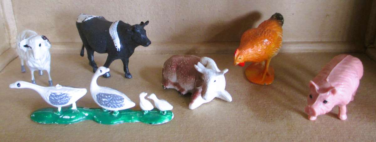 Lot of Vtg Plastic Farm Animals. Scale as per photo.