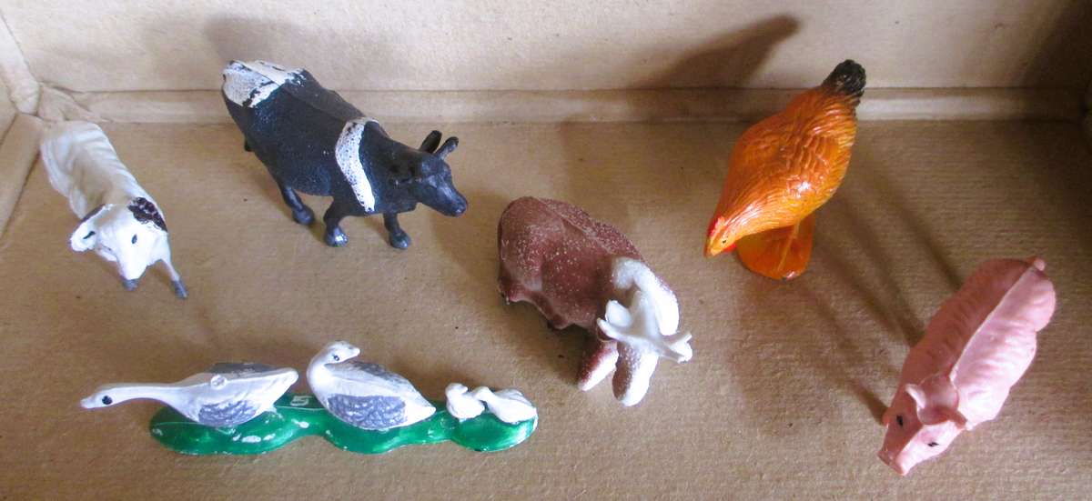 Lot of Vtg Plastic Farm Animals. Scale as per photo.