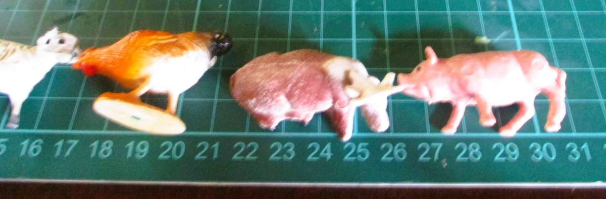 Lot of Vtg Plastic Farm Animals. Scale as per photo.