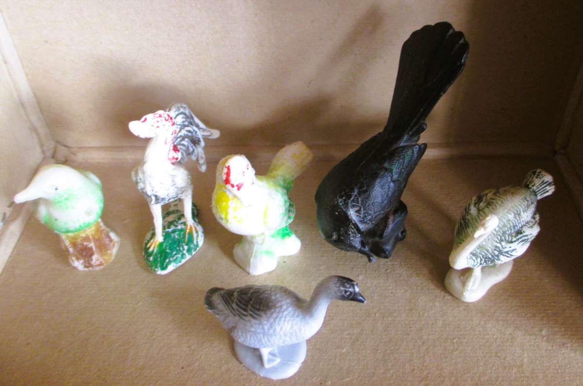 Lot of Vtg Plastic Birds Animals . Scale as per photo.