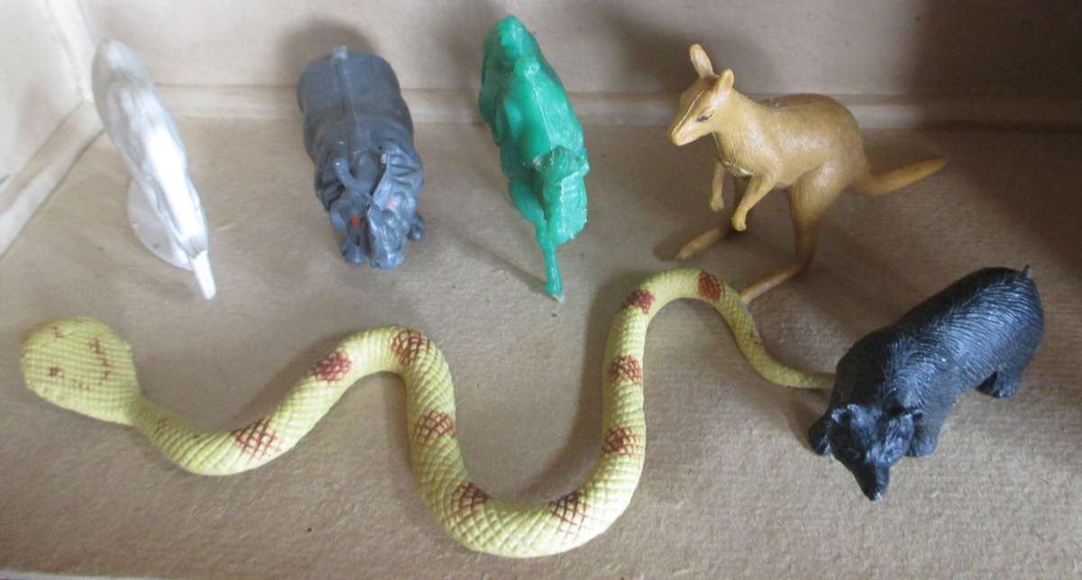 Lot of Vtg Plastic Farm Safari Zoo Animals. Scale as per photo.