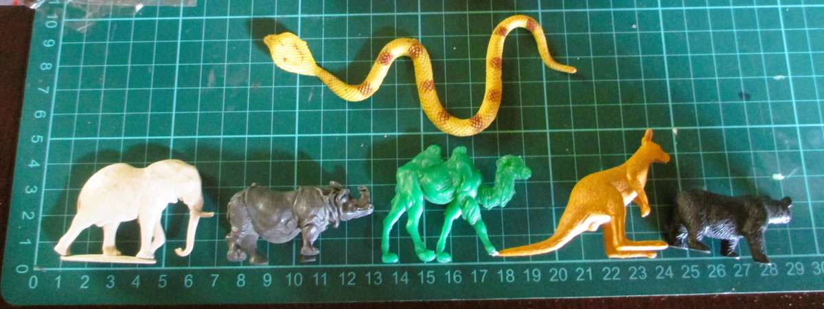 Lot of Vtg Plastic Farm Safari Zoo Animals. Scale as per photo.