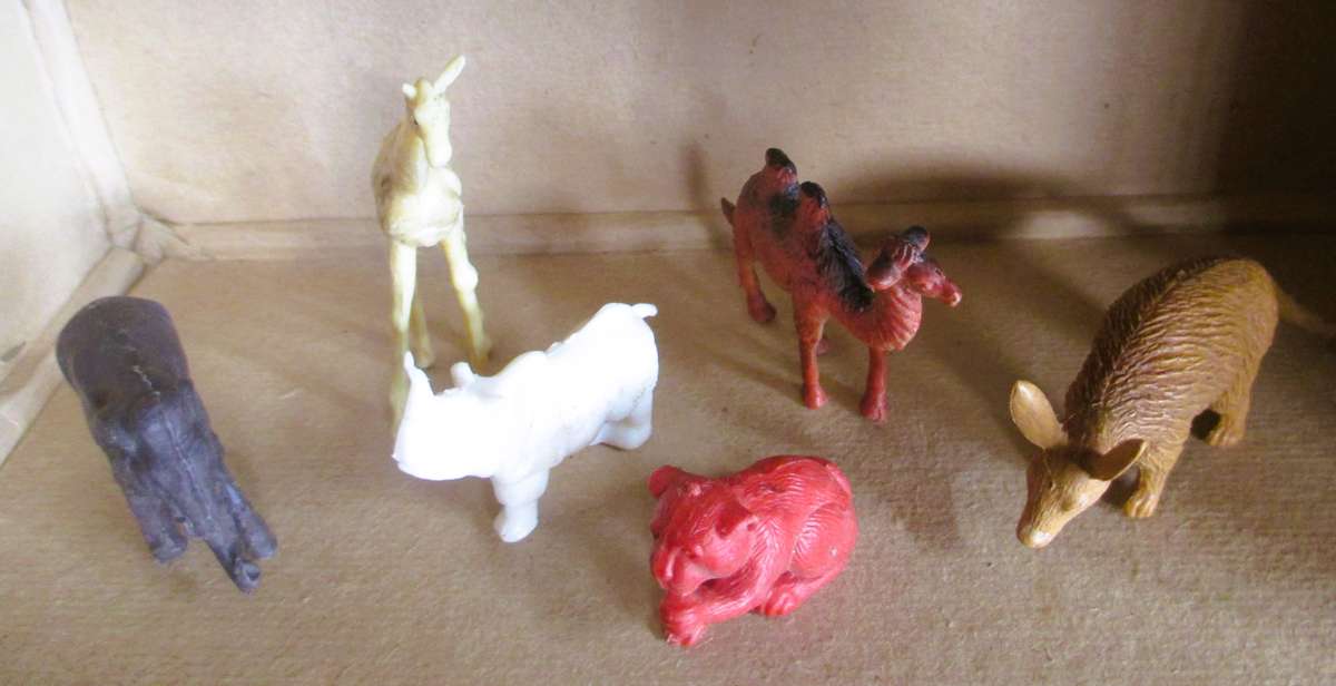 Lot of Vtg Plastic Farm Safari Zoo Animals. Scale as per photo.