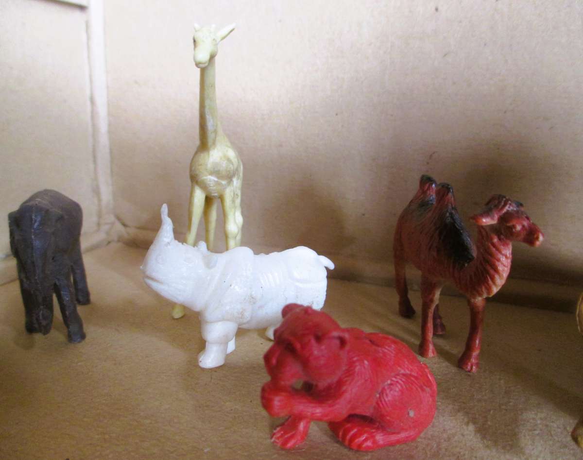 Lot of Vtg Plastic Farm Safari Zoo Animals. Scale as per photo.