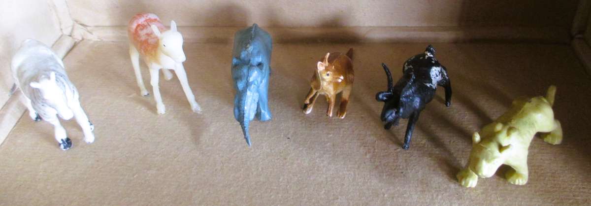 Lot of Vtg Plastic Safari Zoo Animals . Scale as per photo.