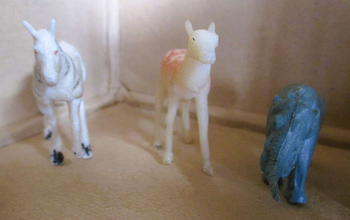 Lot of Vtg Plastic Safari Zoo Animals . Scale as per photo.