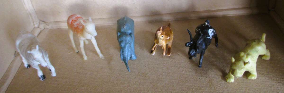 Lot of Vtg Plastic Safari Zoo Animals . Scale as per photo.