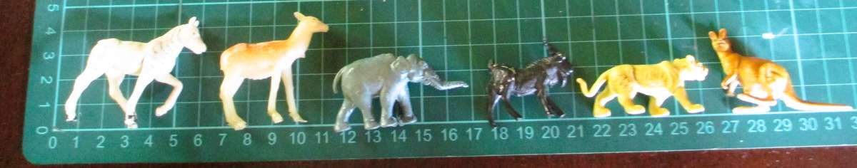 Lot of Vtg Plastic Safari Zoo Animals . Scale as per photo.