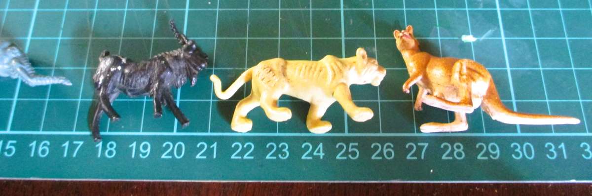 Lot of Vtg Plastic Safari Zoo Animals . Scale as per photo.
